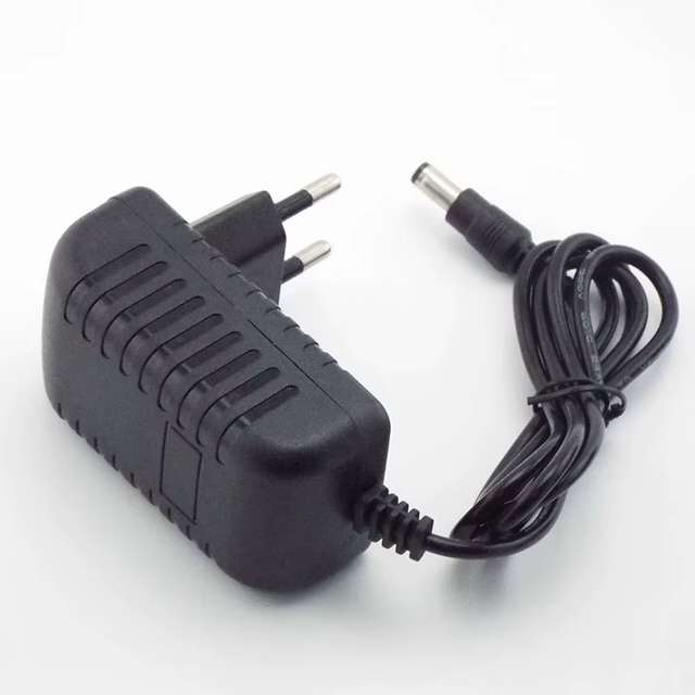 24V DC / 1A (24W) Hálózati Tápegység Adapter