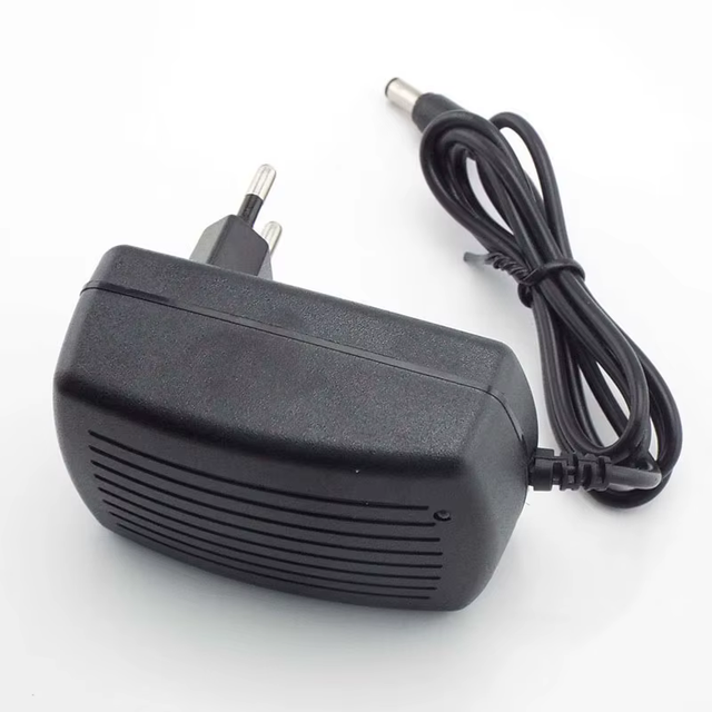 24V DC / 1A (24W) Hálózati Tápegység Adapter
